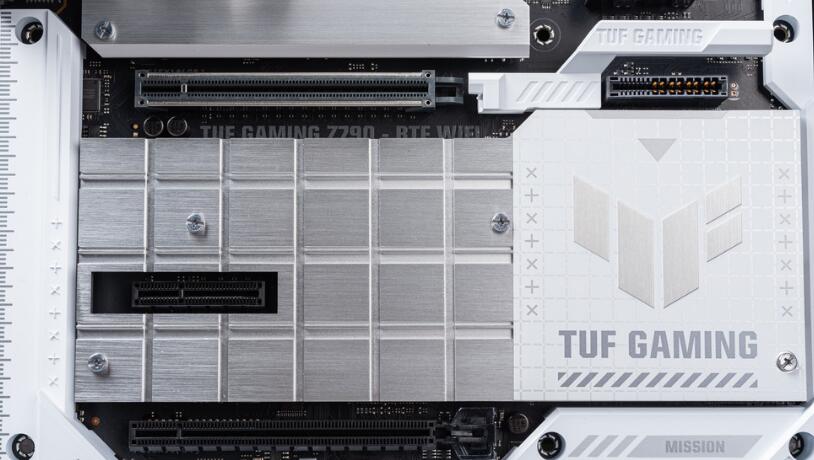 TUF GAMING Z790-BTF WIFI和RTX 4070 Ti SUPER BTF开箱评测