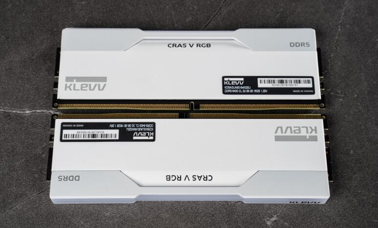 KLEVV CRAS V RGB DDR5 6400MT/s晶灿白內存开箱测试