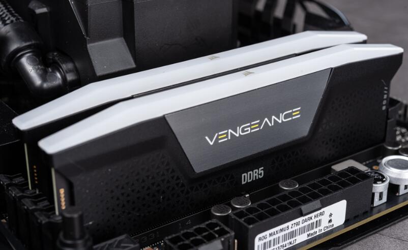CORSAIR VENGEANCE RGB DDR5 2x24GB 8000MTs内存测试