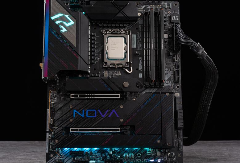 ASRock Phantom Gaming Z790 Nova WiFi开箱评测